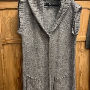 Cozy sweater vest with pockets